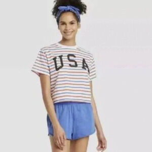 Women’s bundle of shorts/tee outfits size med